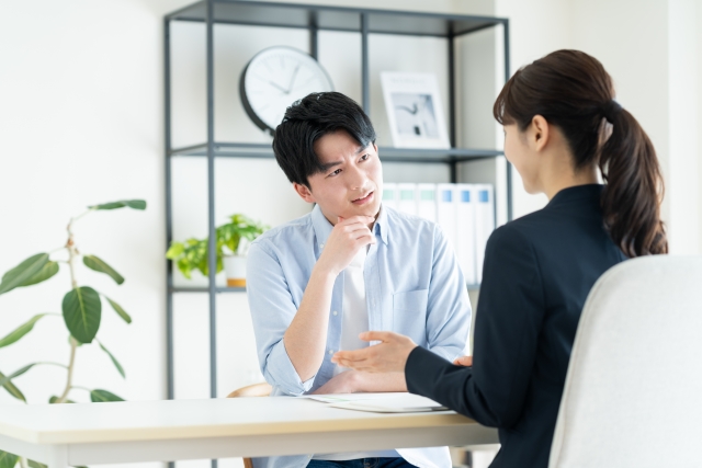 相談を受ける産業保健師