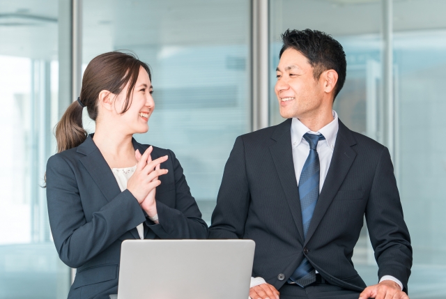 枕詞（クッション言葉）を活用するビジネスマン